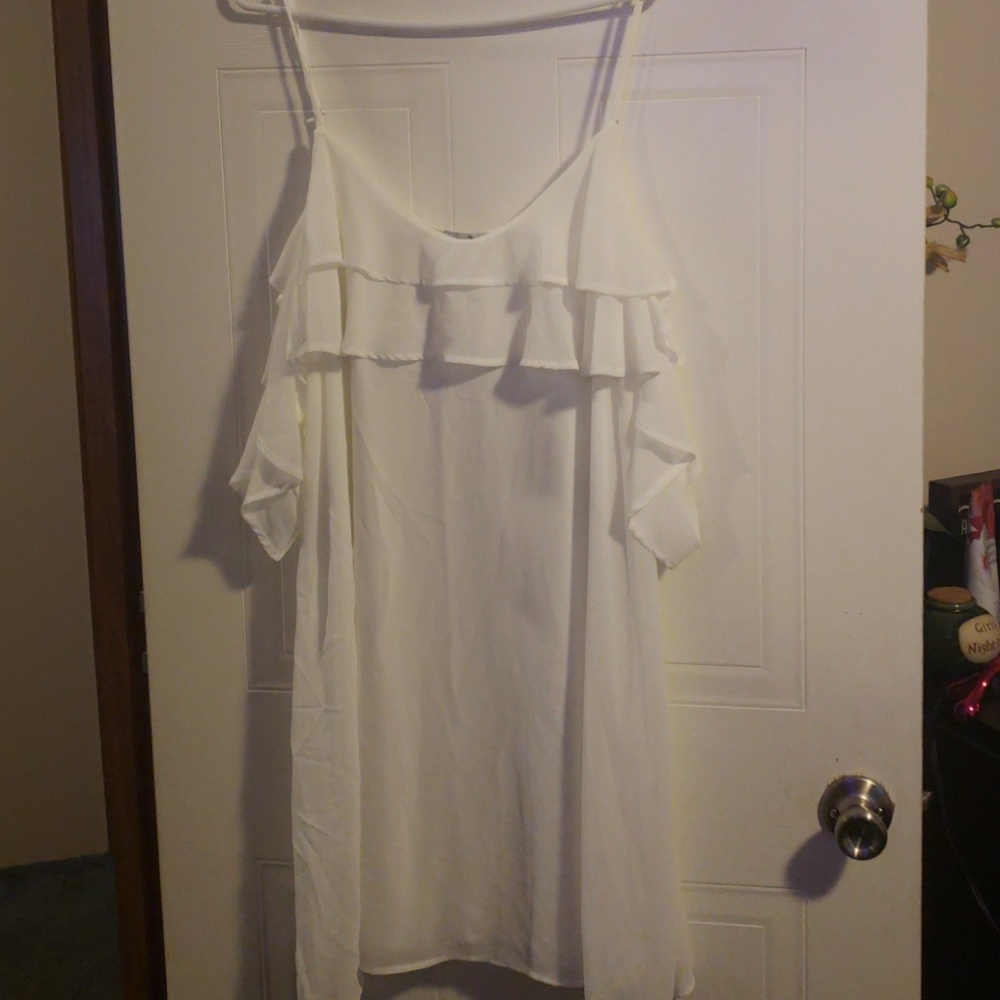 Perfectly Priscilla off the sholder top
